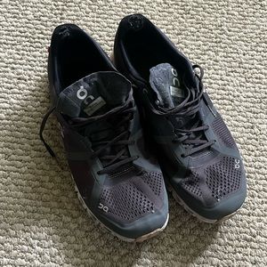 On Cloud Black Gray Women’s 9.5 used Running Shoes Sneakers